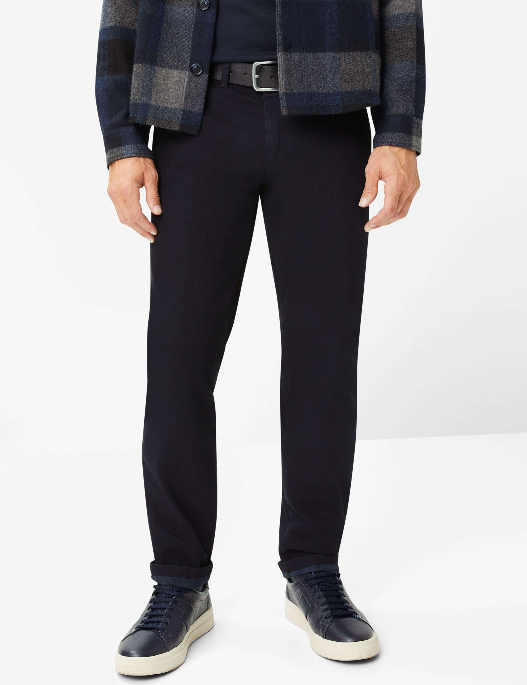 Men Style JÖRN NAVY Regular Fit Model Front